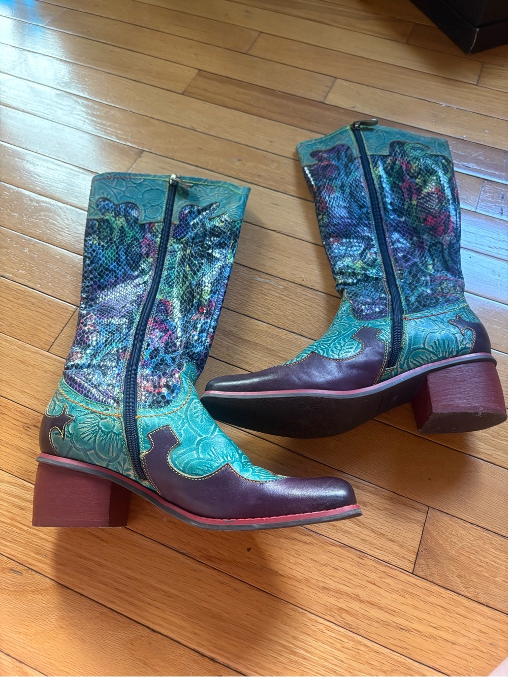 L’Artiste Western Inspired Boots